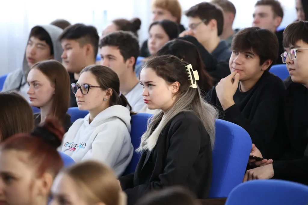 Круглый стол в КАСУ «Тәртіпті өзіңнен баста!» – профилактика актуальных социальных угроз (15)