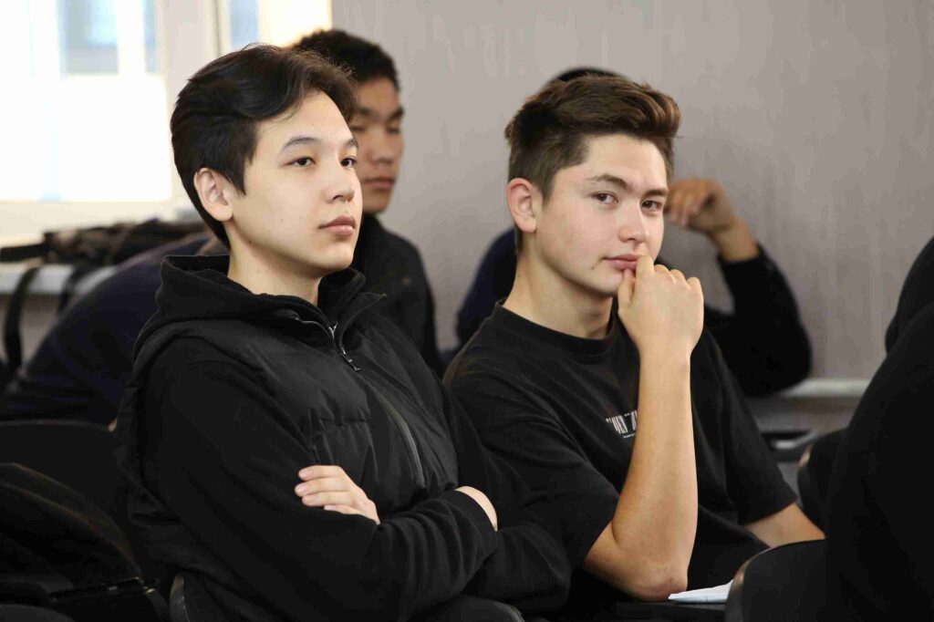 Как защитить себя и общество встреча в КАСУ при поддержке Управления по делам религий ВКО (6)