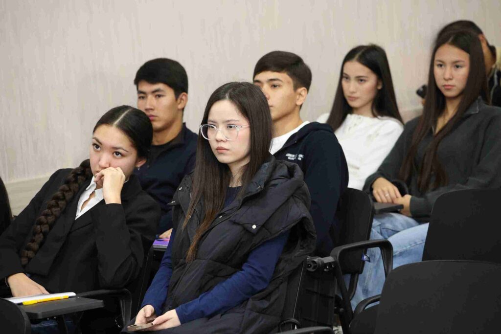 Как защитить себя и общество встреча в КАСУ при поддержке Управления по делам религий ВКО (8)