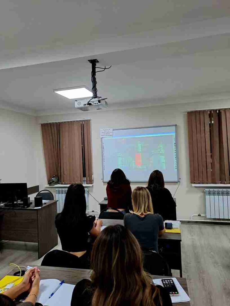 Практическое занятие по техническому переводу студенты КАСУ узнали о возможностях магистратуры (2)