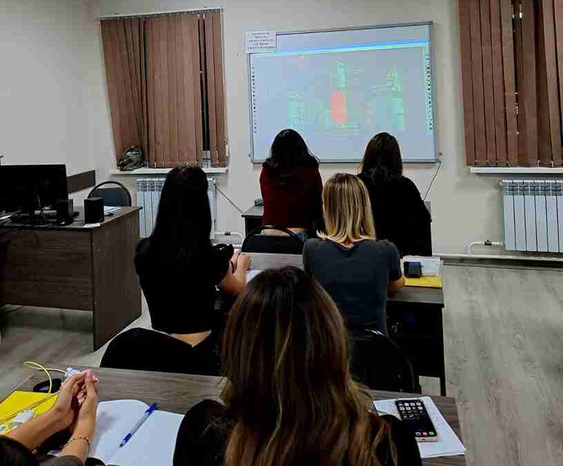 Практическое занятие по техническому переводу студенты КАСУ узнали о возможностях магистратуры (2)