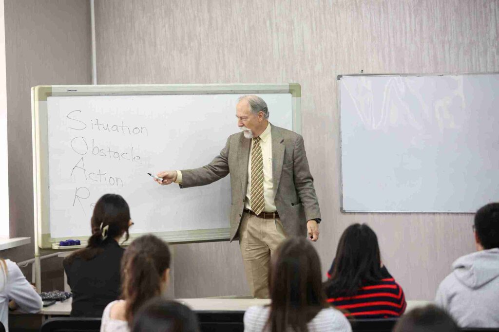 Сентябрь в КАСУ новые горизонты международного образования (11)