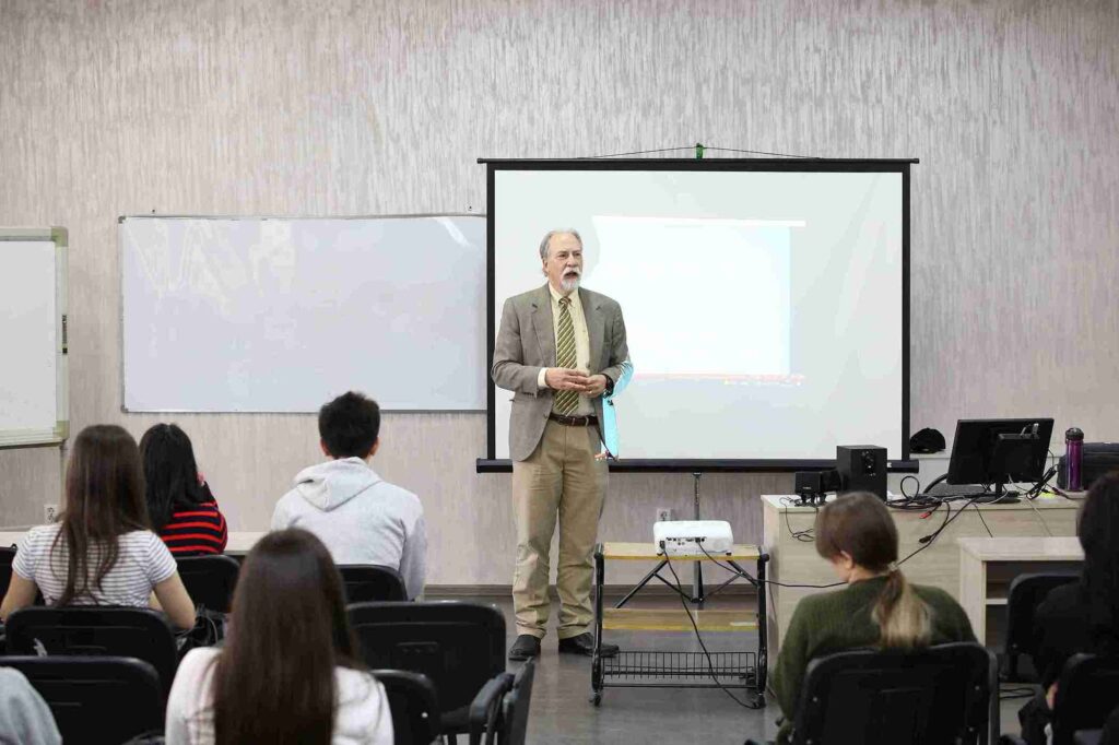 Сентябрь в КАСУ новые горизонты международного образования (12)