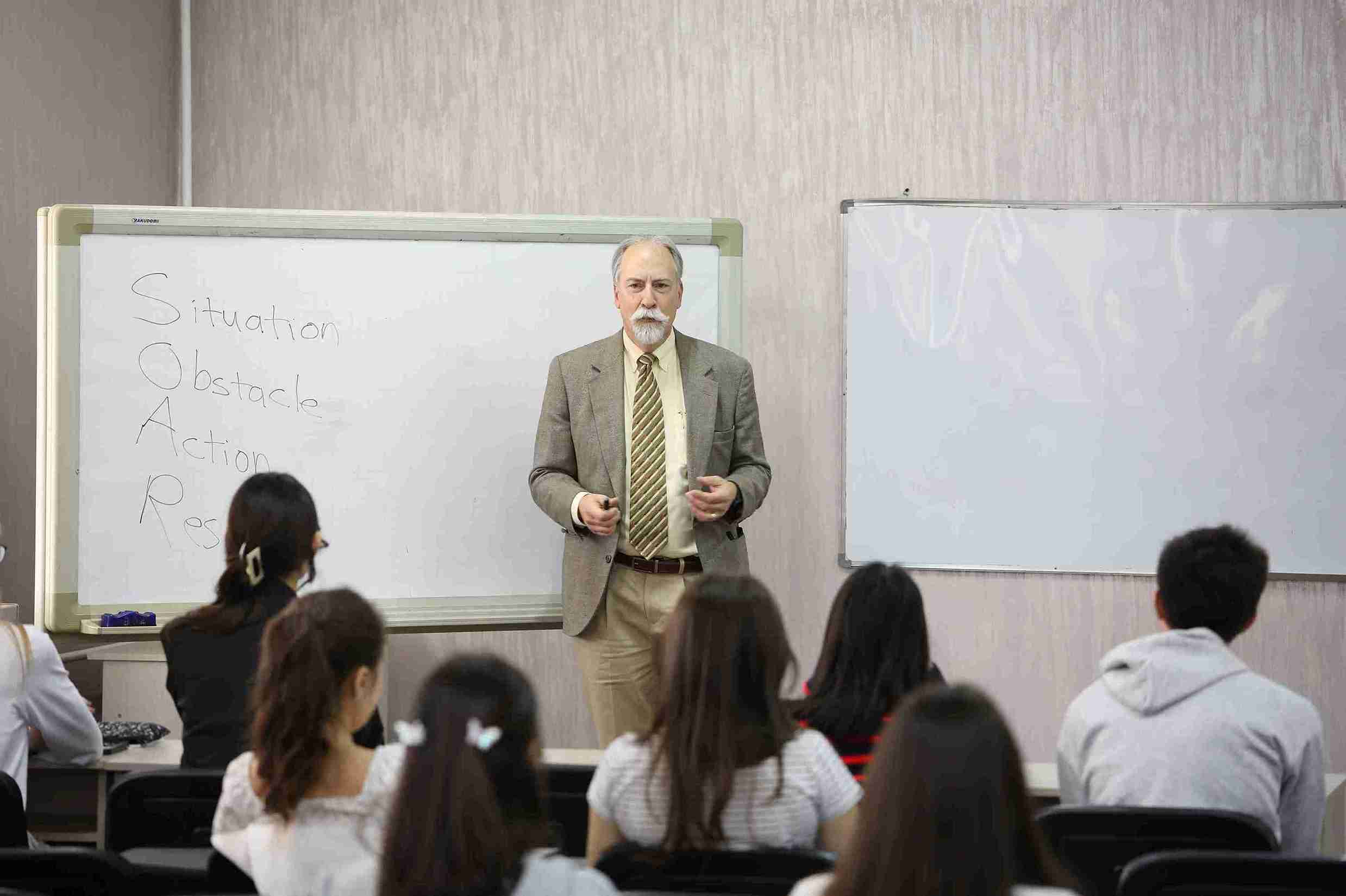 Сентябрь в КАСУ новые горизонты международного образования (8)