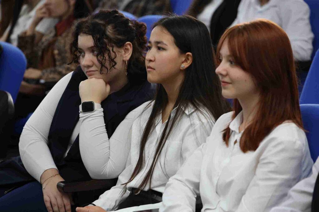 Школьникам КАСУ — уроки бизнеса из США (1)