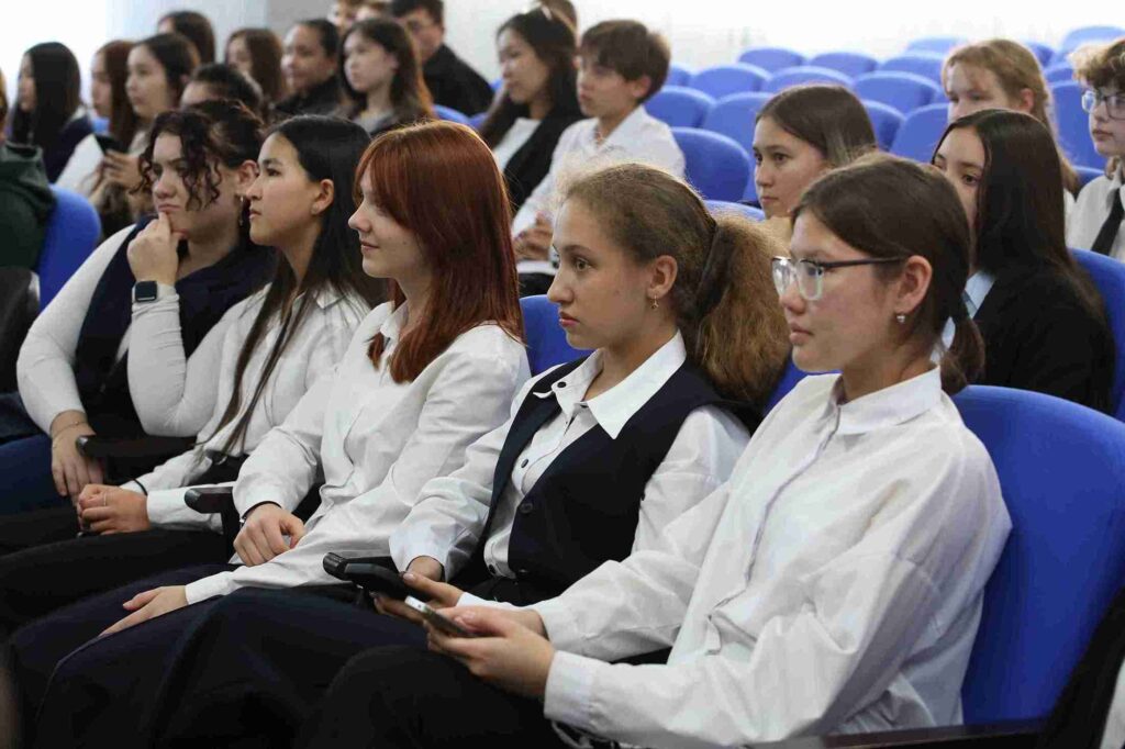 Школьникам КАСУ — уроки бизнеса из США (7)