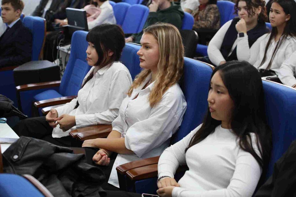 Школьникам КАСУ — уроки бизнеса из США (8)