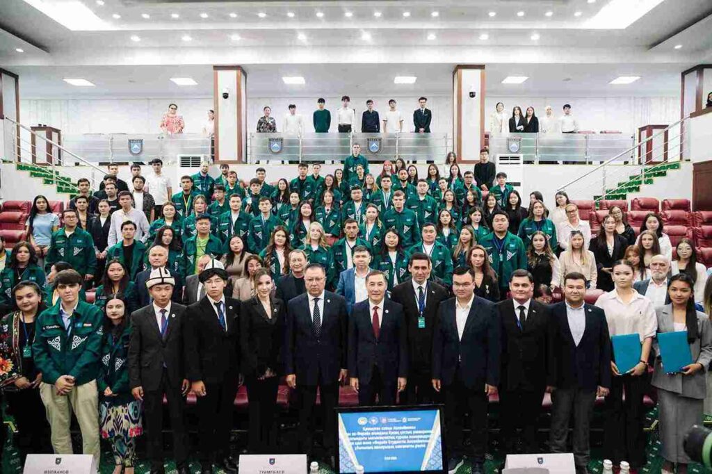 Студентка КАСУ приняла участие в республиканском молодежном лагере «Jastar Generation – 2025» (2)