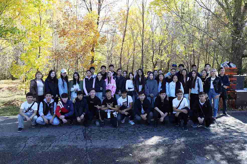 Студенты КАСУ приняли участие в республиканском субботнике в рамках акции «Таза Қазақстан» (1)