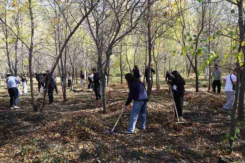 Студенты КАСУ приняли участие в республиканском субботнике в рамках акции «Таза Қазақстан» (10)