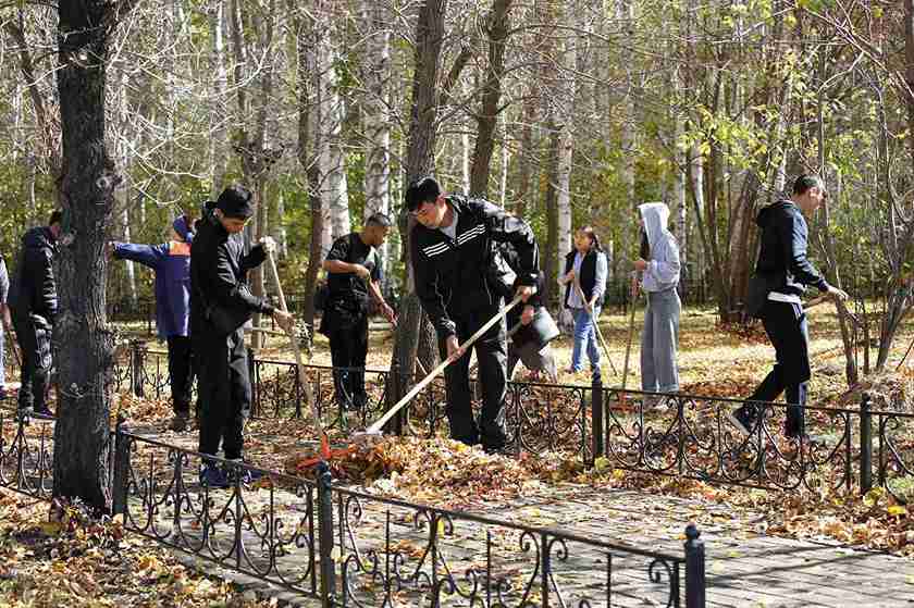 Студенты КАСУ приняли участие в республиканском субботнике в рамках акции «Таза Қазақстан» (2)