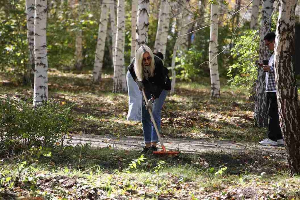 Студенты КАСУ приняли участие в республиканском субботнике в рамках акции «Таза Қазақстан» (5)