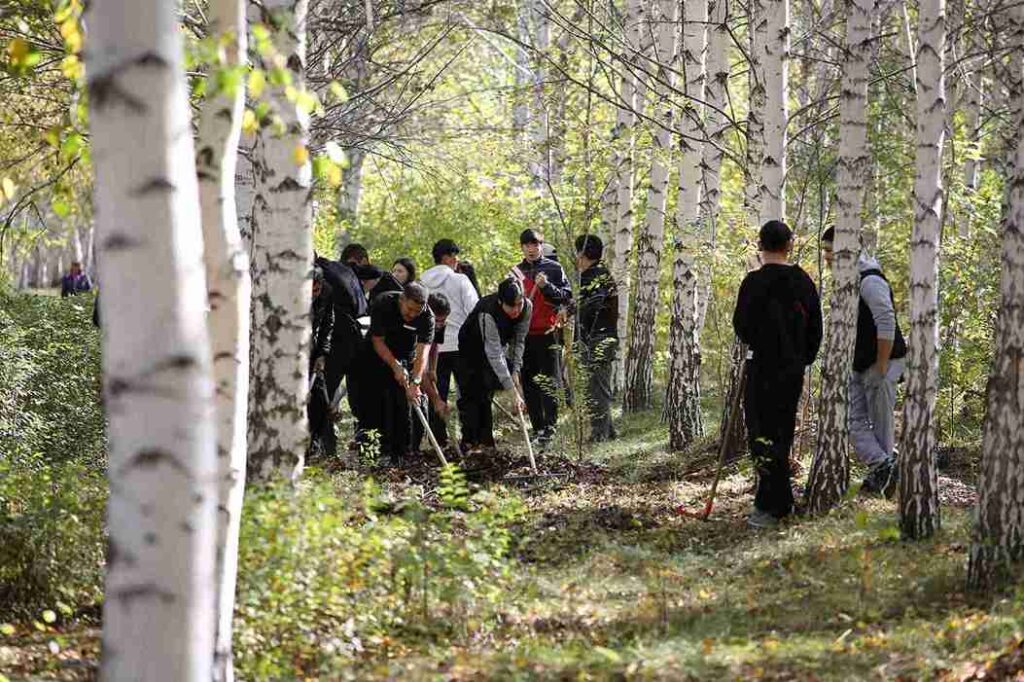 Студенты КАСУ приняли участие в республиканском субботнике в рамках акции «Таза Қазақстан» (6)