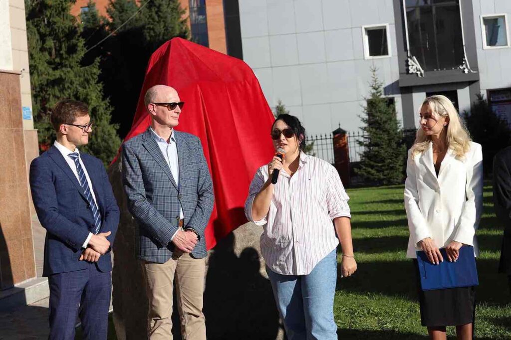 В КАСУ открыли памятный камень 10