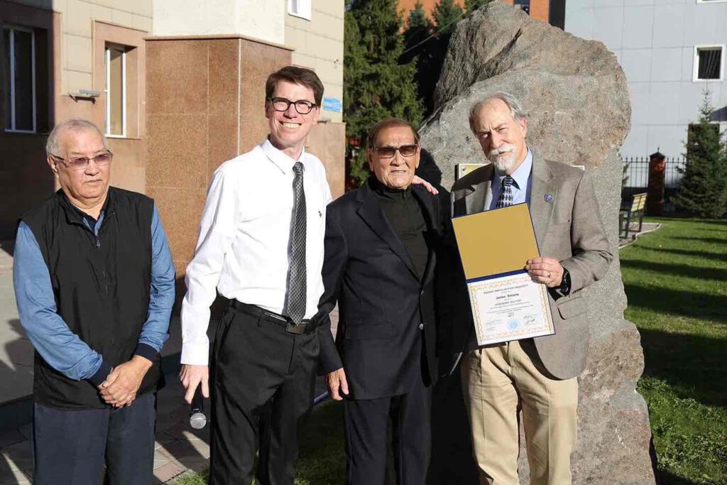 В КАСУ открыли памятный камень 18