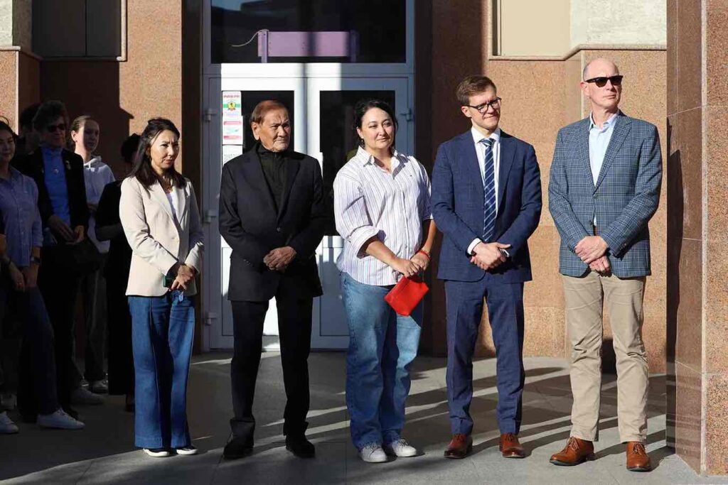 В КАСУ открыли памятный камень 2