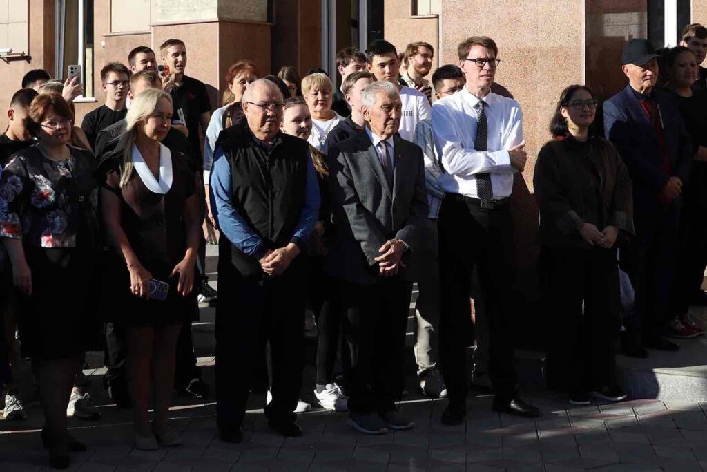 В КАСУ открыли памятный камень 3