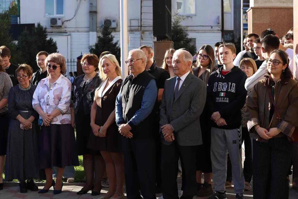 В КАСУ открыли памятный камень 8