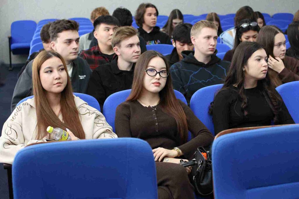 Лим Тай Тун провёл серию лекций в КАСУ (15)