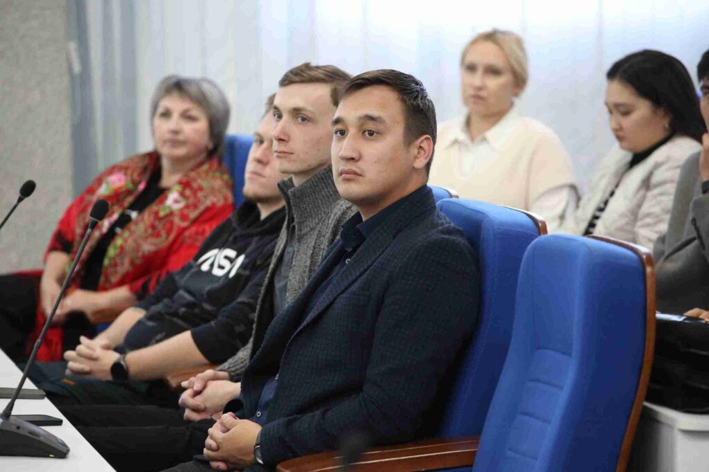 Лим Тай Тун провёл серию лекций в КАСУ (16)