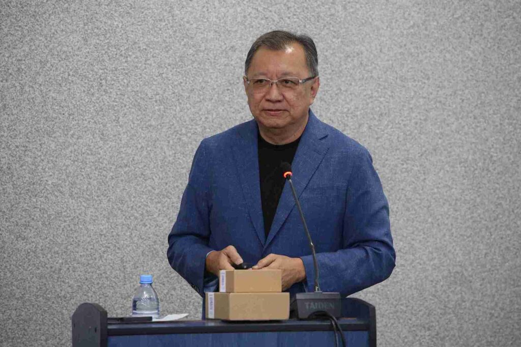 Лим Тай Тун провёл серию лекций в КАСУ (17)