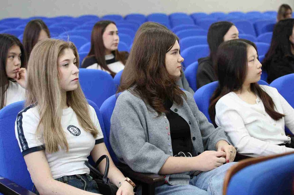 Лим Тай Тун провёл серию лекций в КАСУ (2)