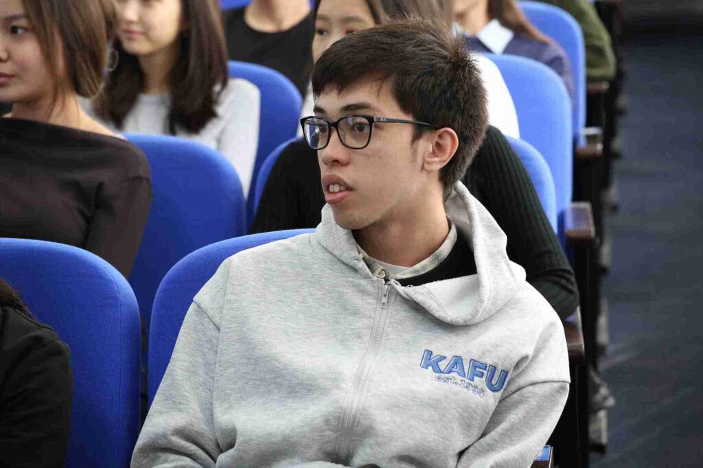 Лим Тай Тун провёл серию лекций в КАСУ (4)