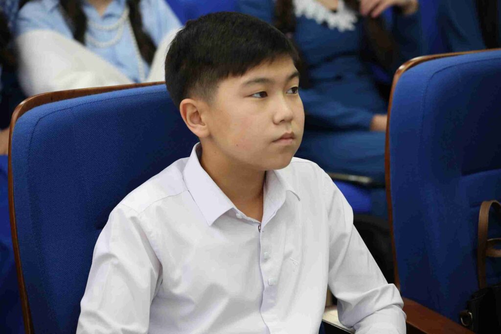 Литературная гостиная к 130 летию со дня рождения Сергея Есенина прошла в Казахстанско Американском свободном университете (11)