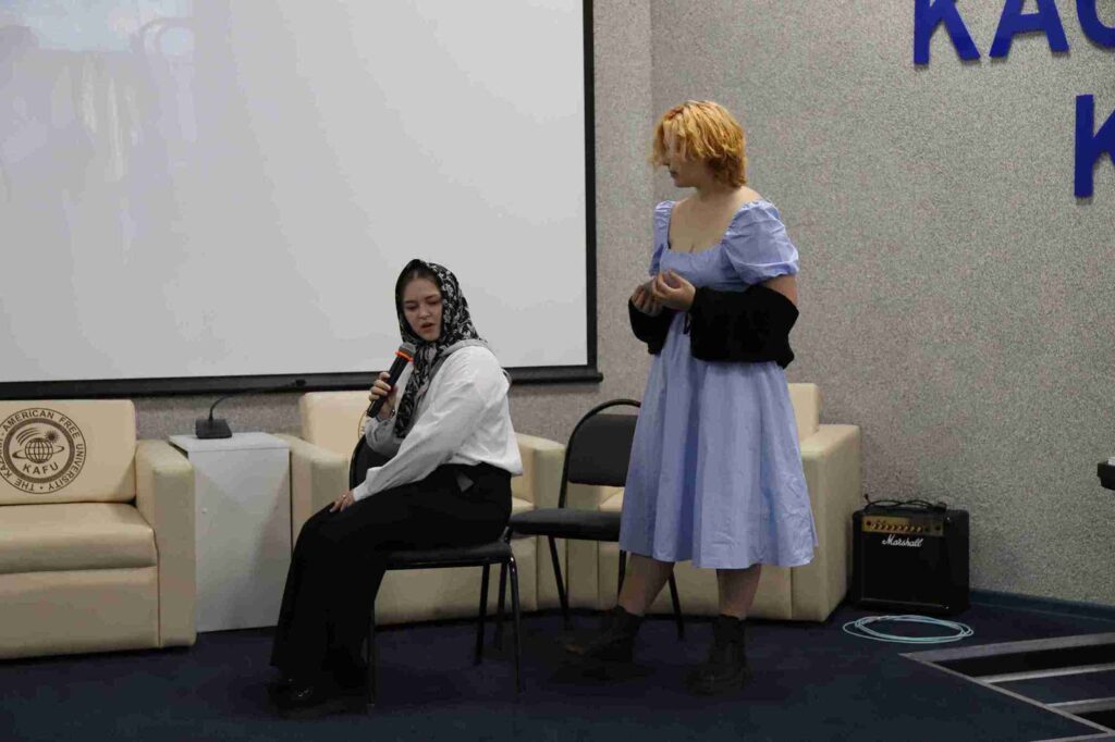 Литературная гостиная к 130 летию со дня рождения Сергея Есенина прошла в Казахстанско Американском свободном университете (18)