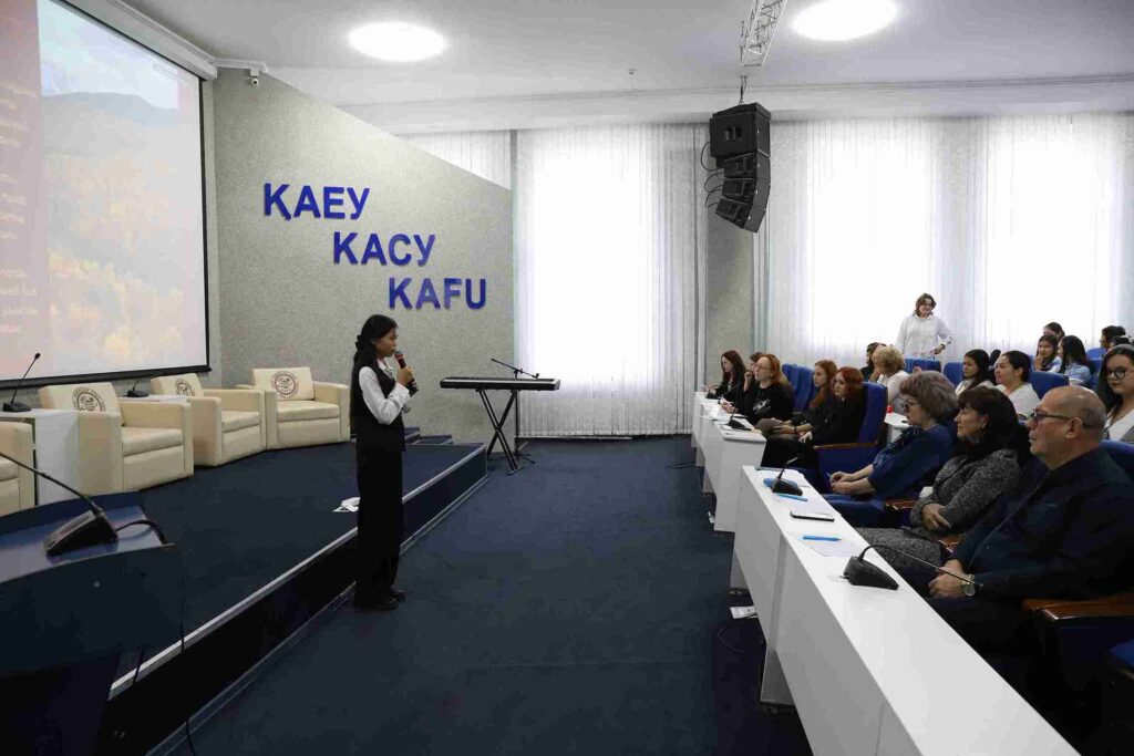 Литературная гостиная к 130 летию со дня рождения Сергея Есенина прошла в Казахстанско Американском свободном университете (21)