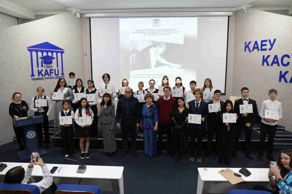 Литературная гостиная к 130 летию со дня рождения Сергея Есенина прошла в Казахстанско Американском свободном университете (26)