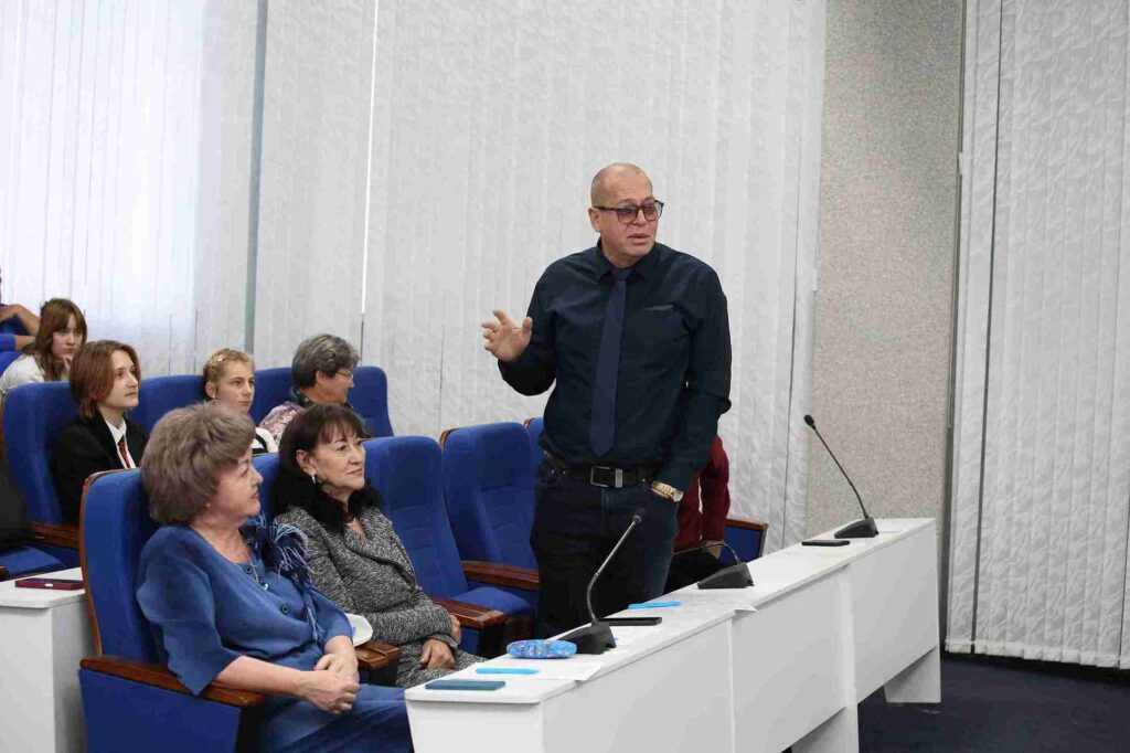 Литературная гостиная к 130 летию со дня рождения Сергея Есенина прошла в Казахстанско Американском свободном университете (29)