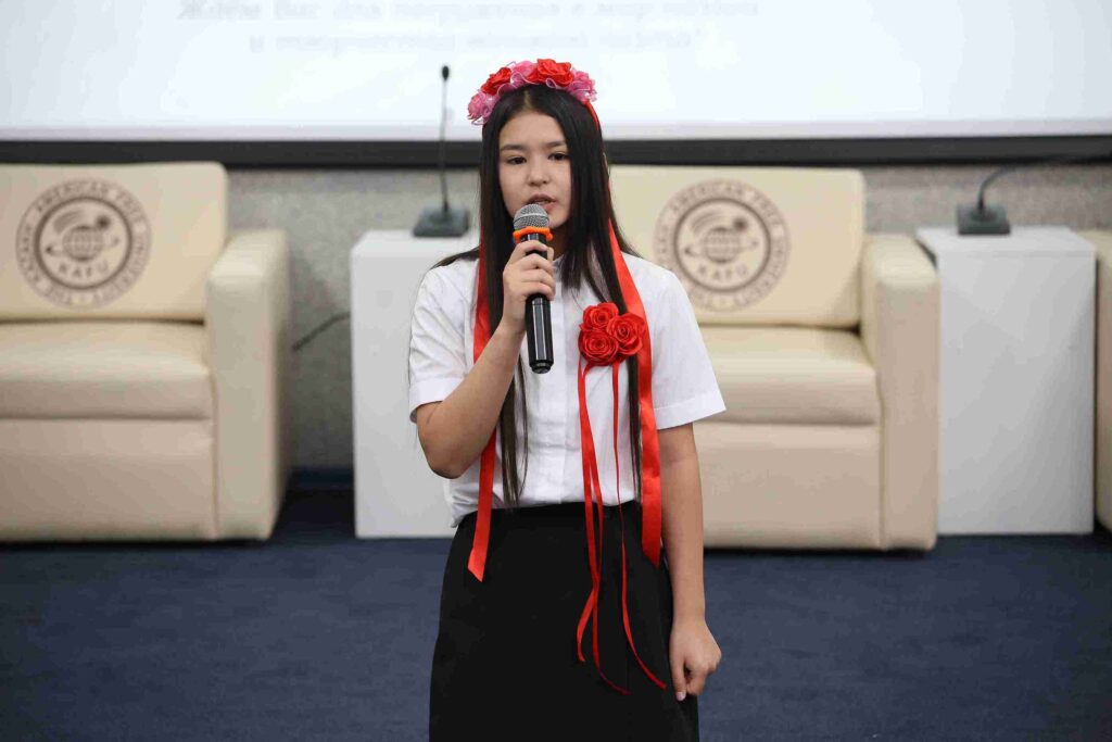 Литературная гостиная к 130 летию со дня рождения Сергея Есенина прошла в Казахстанско Американском свободном университете (32)