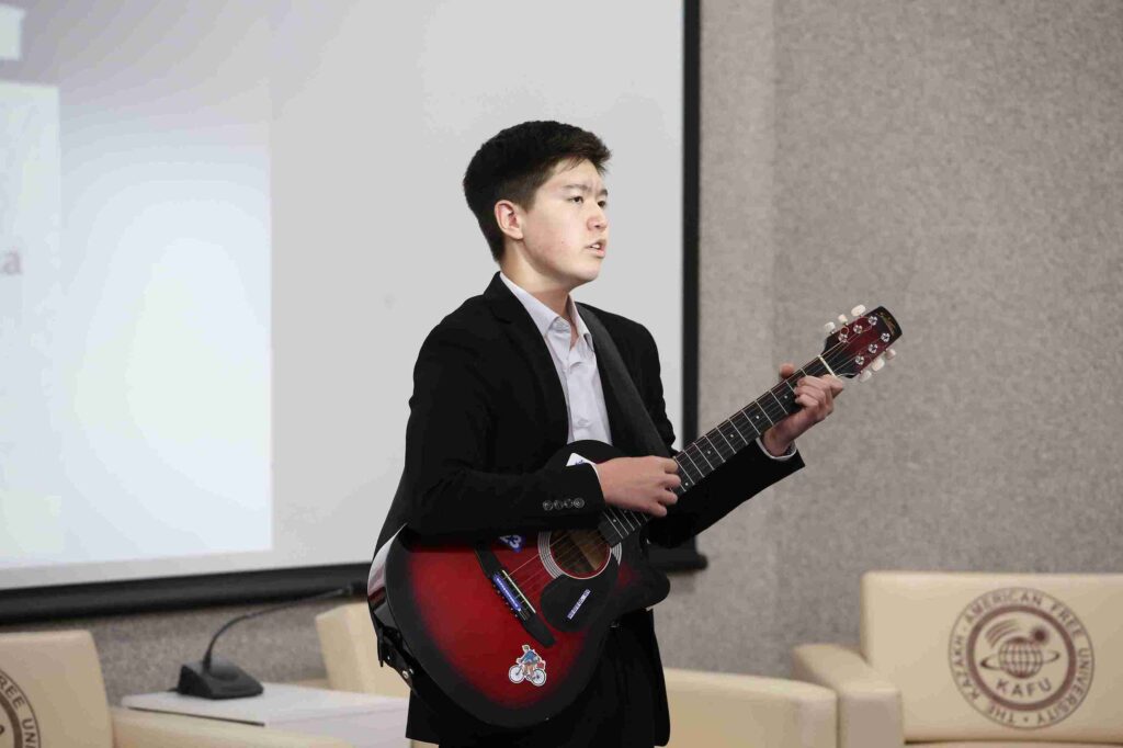 Литературная гостиная к 130 летию со дня рождения Сергея Есенина прошла в Казахстанско Американском свободном университете (33)