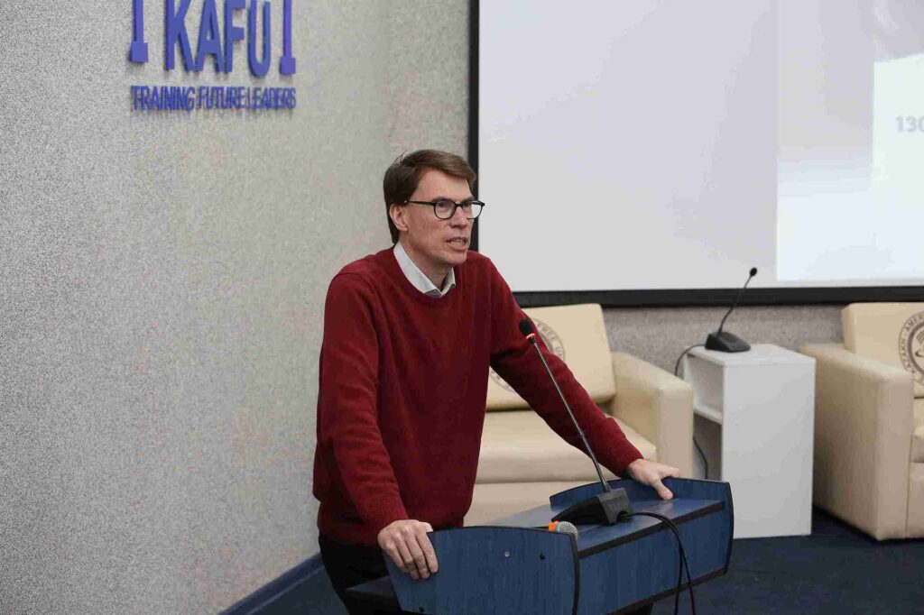 Литературная гостиная к 130 летию со дня рождения Сергея Есенина прошла в Казахстанско Американском свободном университете (8)