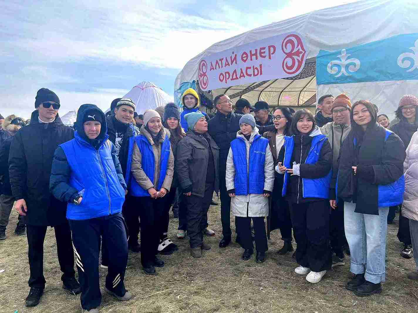 Студенты КАСУ стали волонтёрами переводчиками на Международном фестивале «Шығыс Салбурыны 2025» (4)