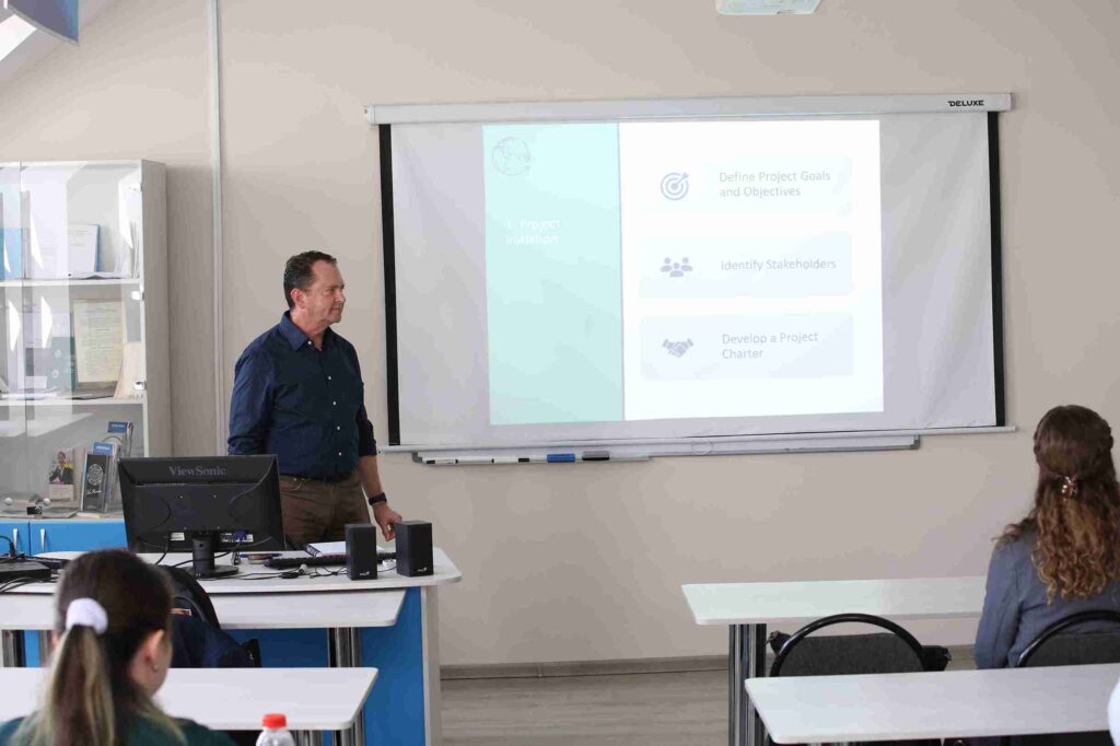 В КАСУ проходят занятия с иностранными преподавателями (4)