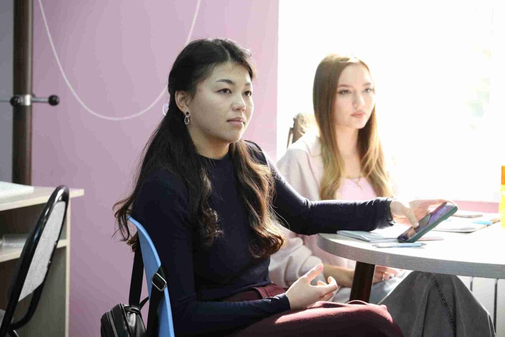 В КАСУ проходят занятия с иностранными преподавателями (9)