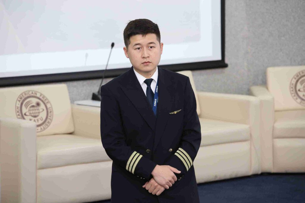 Встреча с пилотом Air Astana в КАСУ (1)