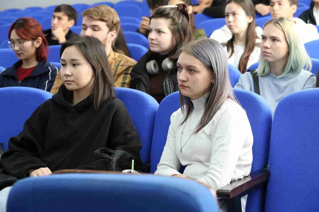 Встреча с пилотом Air Astana в КАСУ (11)