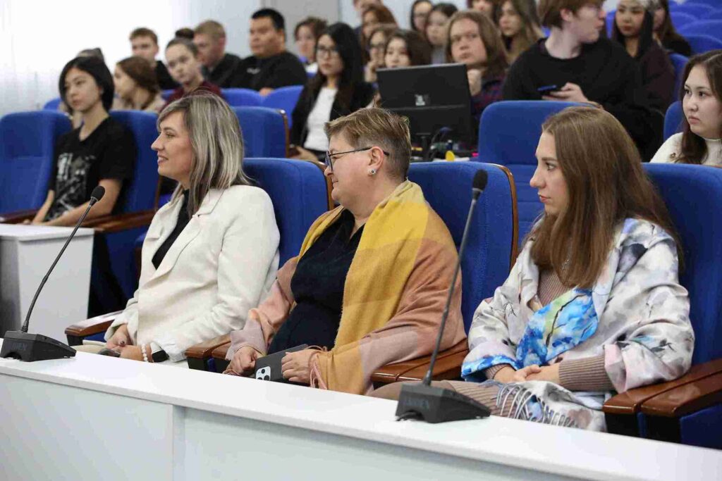 Языки как ключ к карьере студенты КАСУ встретились с Дилярой Абрамовой (1)