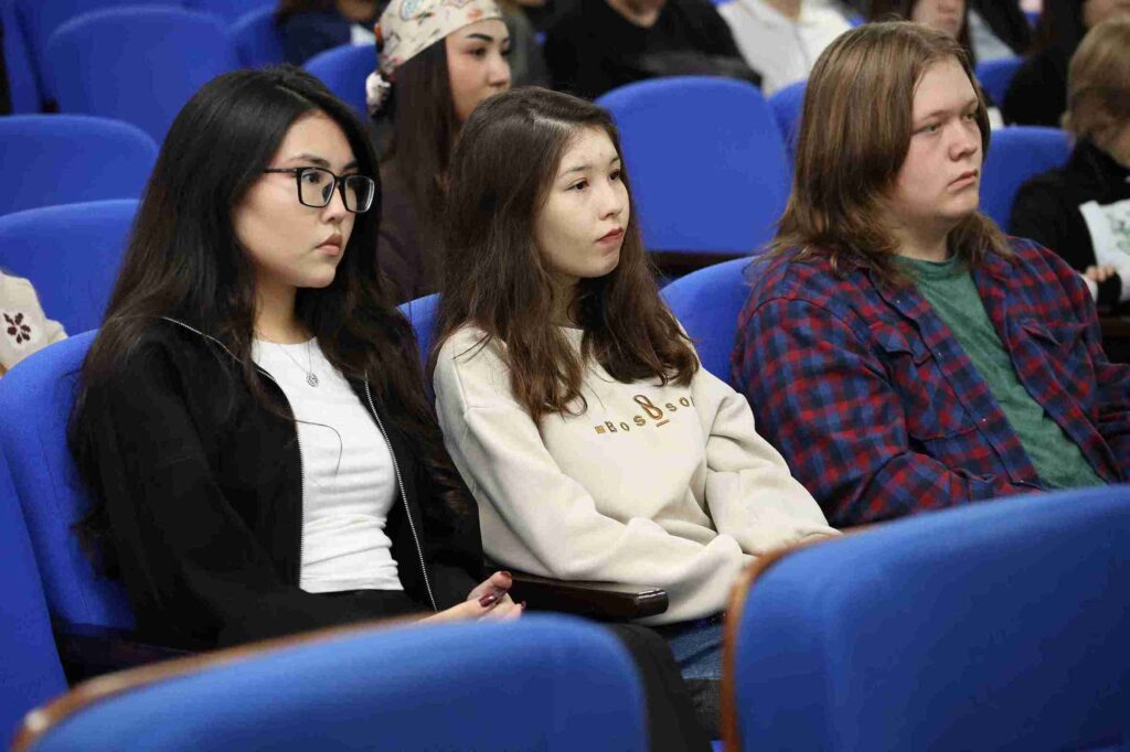 Языки как ключ к карьере студенты КАСУ встретились с Дилярой Абрамовой (12)