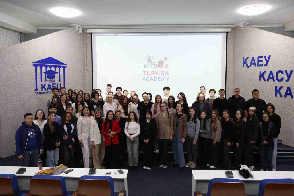 Языки как ключ к карьере студенты КАСУ встретились с Дилярой Абрамовой (2)