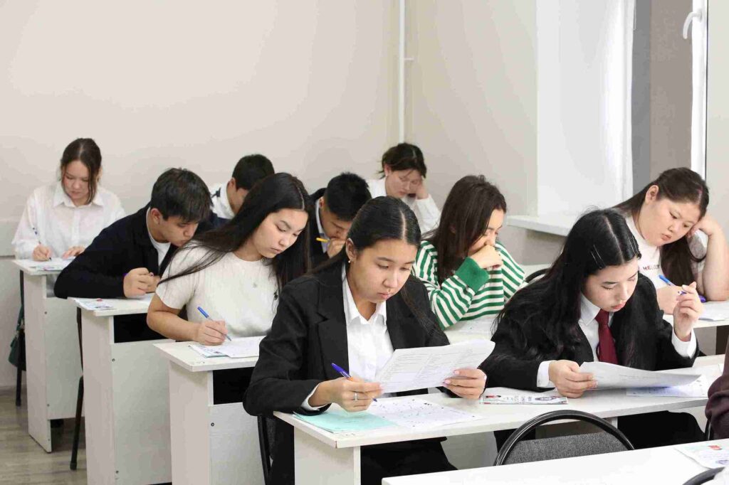 28 ноября 2025 года в КАСУ прошла Олимпиада «Полиглот» среди учащихся 10–11 классов 13