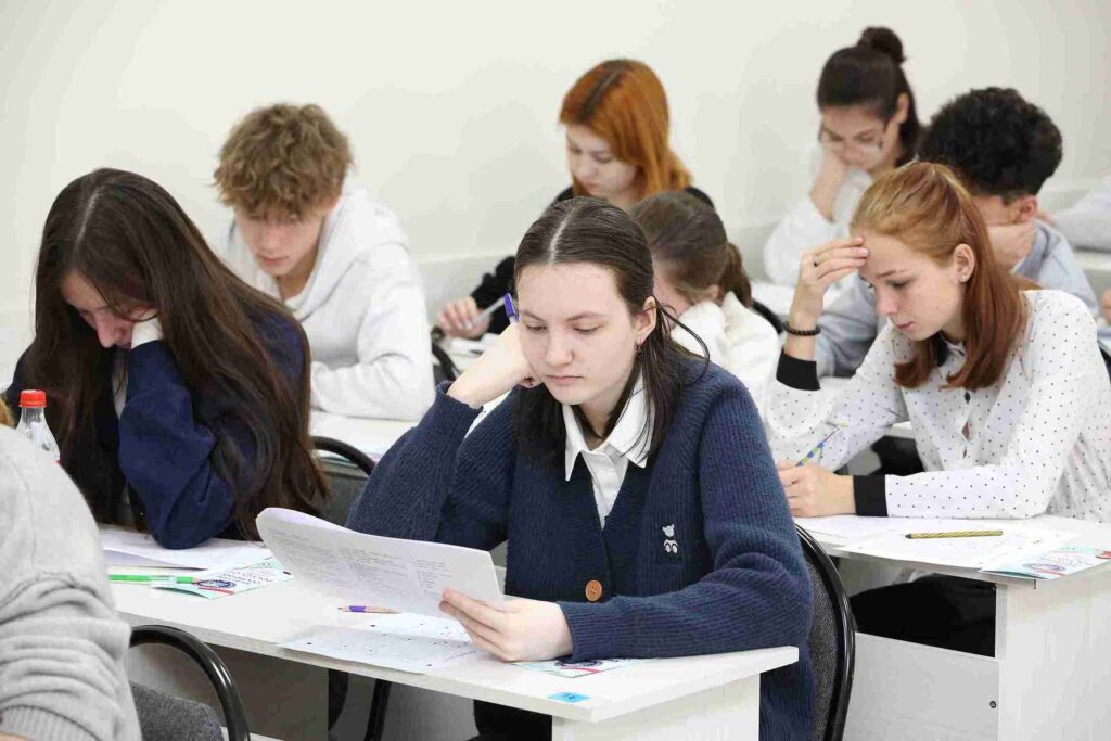 28 ноября 2025 года в КАСУ прошла Олимпиада «Полиглот» среди учащихся 10–11 классов 14