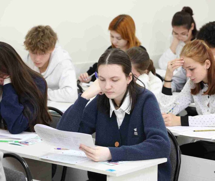 28 ноября 2025 года в КАСУ прошла Олимпиада «Полиглот» среди учащихся 10–11 классов 14