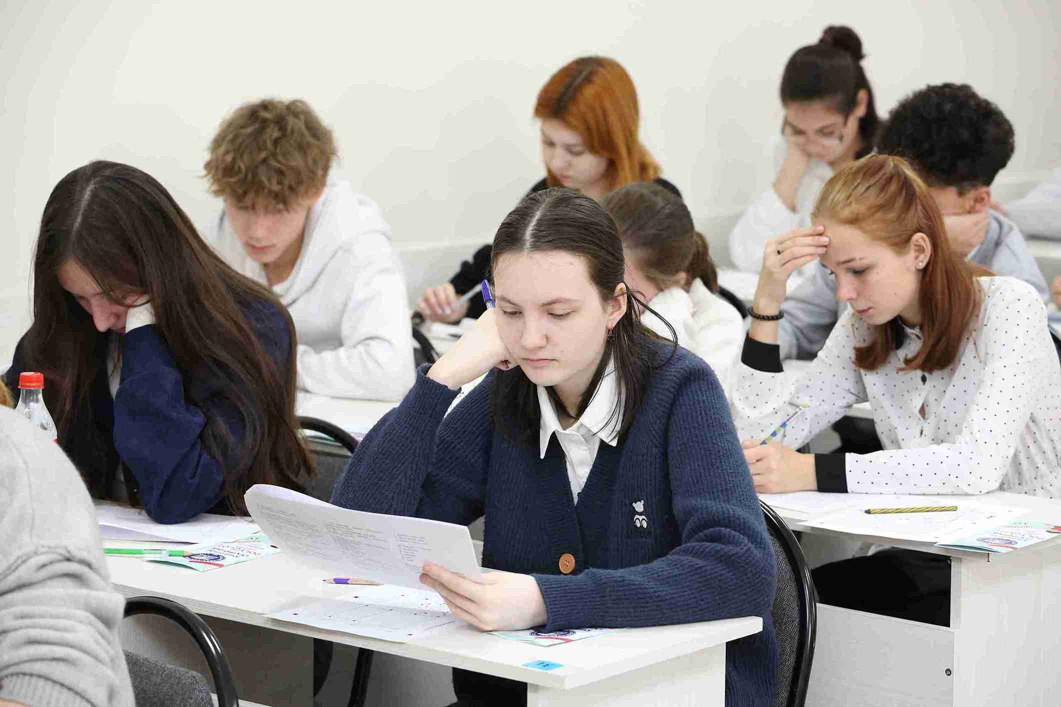 28 ноября 2025 года в КАСУ прошла Олимпиада «Полиглот» среди учащихся 10–11 классов 14