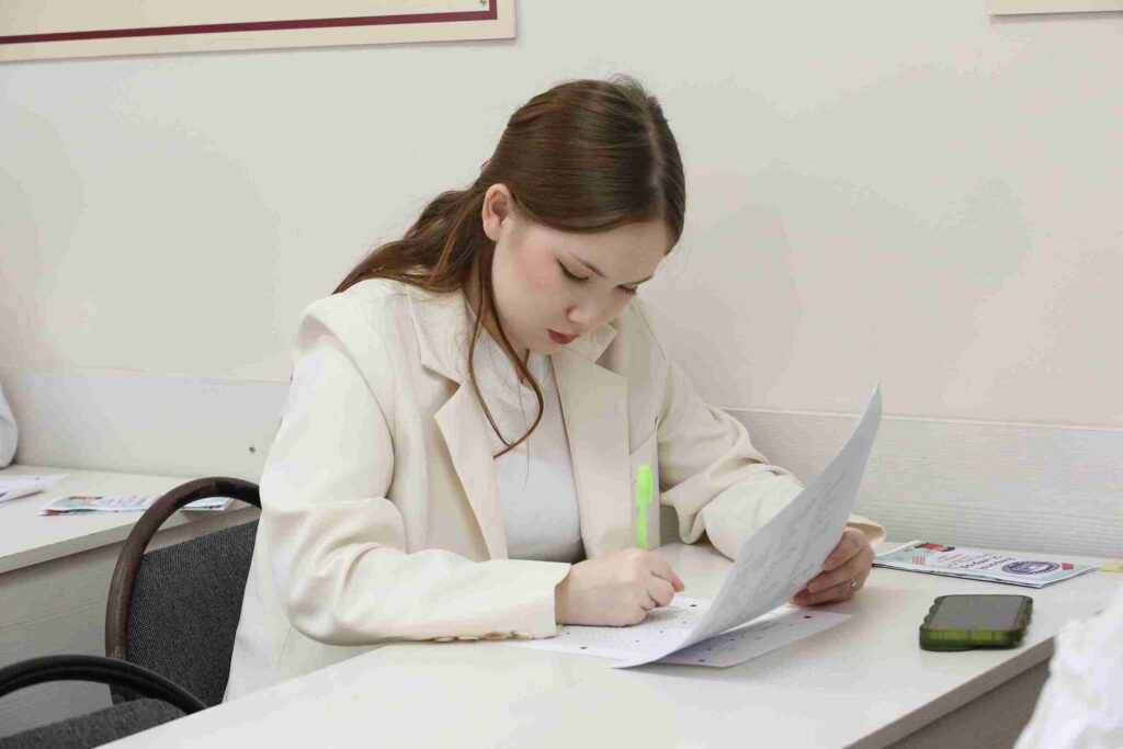 28 ноября 2025 года в КАСУ прошла Олимпиада «Полиглот» среди учащихся 10–11 классов 17