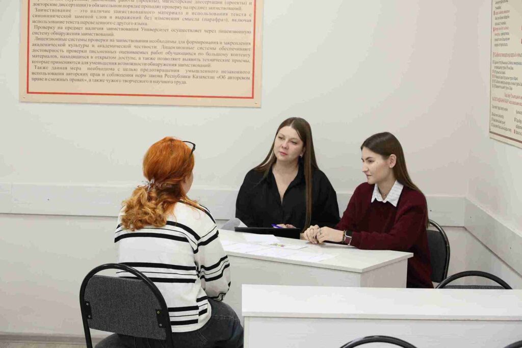 28 ноября 2025 года в КАСУ прошла Олимпиада «Полиглот» среди учащихся 10–11 классов 24