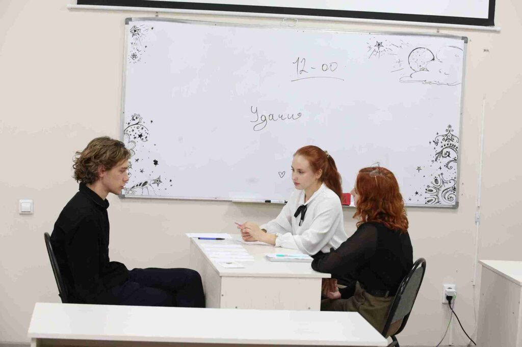 28 ноября 2025 года в КАСУ прошла Олимпиада «Полиглот» среди учащихся 10–11 классов 27